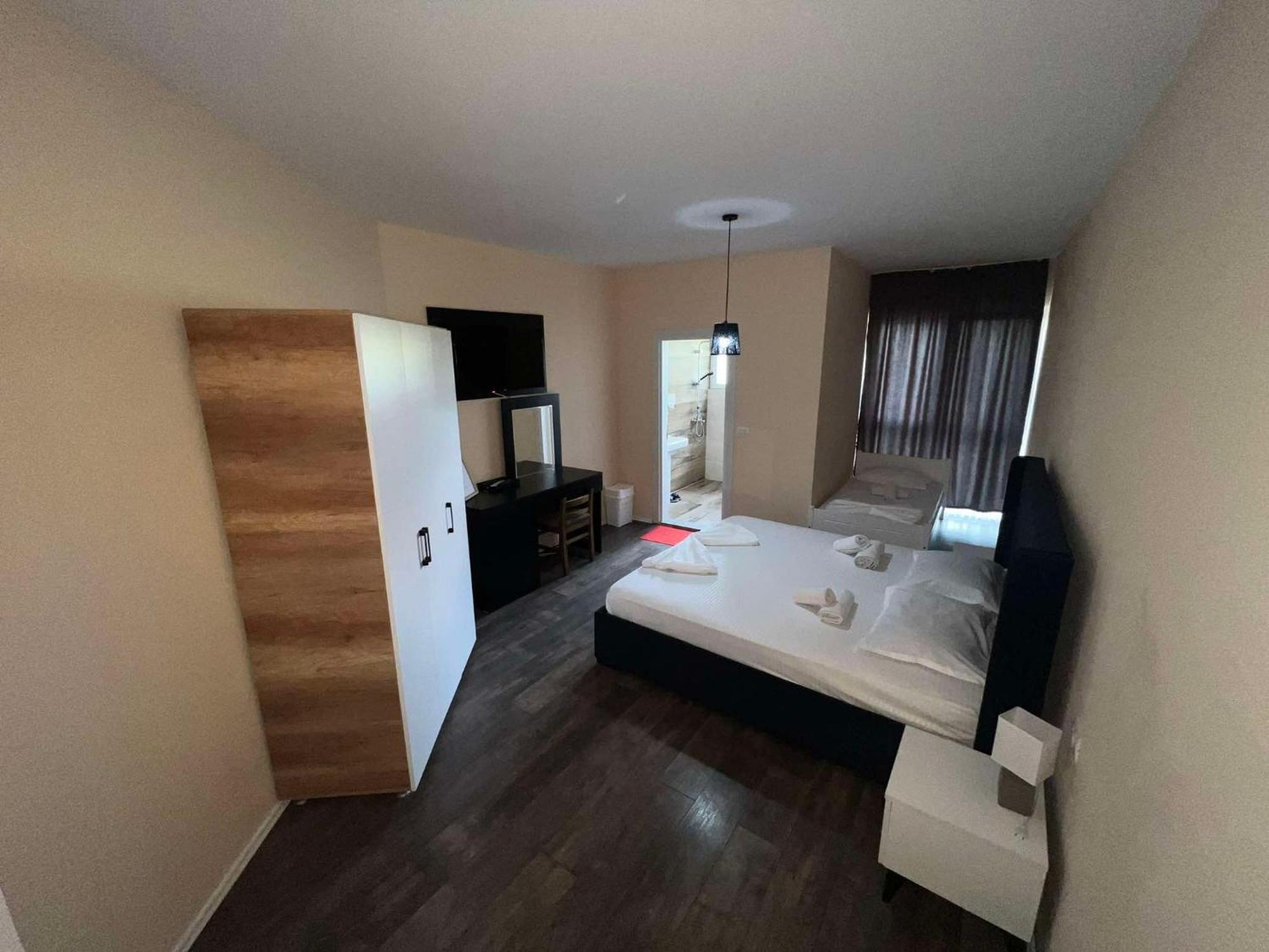 Hotel & Restaurant Frida Gjakova Dış mekan fotoğraf